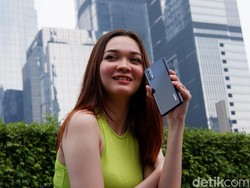 Oppo Reno4 Bisa Scroll Video TikTok Tanpa Sentuh Layar
