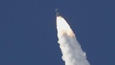 peluncuran roket HOPE uni emirat arab An H-IIA rocket with United Arab Emirates' Mars orbiter Hope lifts off from Tanegashima Space Center in Kagoshima, southern Japan Monday, July 20, 2020. A United Arab Emirates spacecraft rocketed away Monday on a seven-month journey to Mars, kicking off the Arab world’s first interplanetary mission. (Hiroki Yamauchi/Kyodo News via AP)