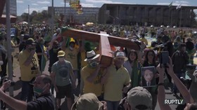 VIDEO: Presiden Brazil Temui Demonstran Pendukungnya
