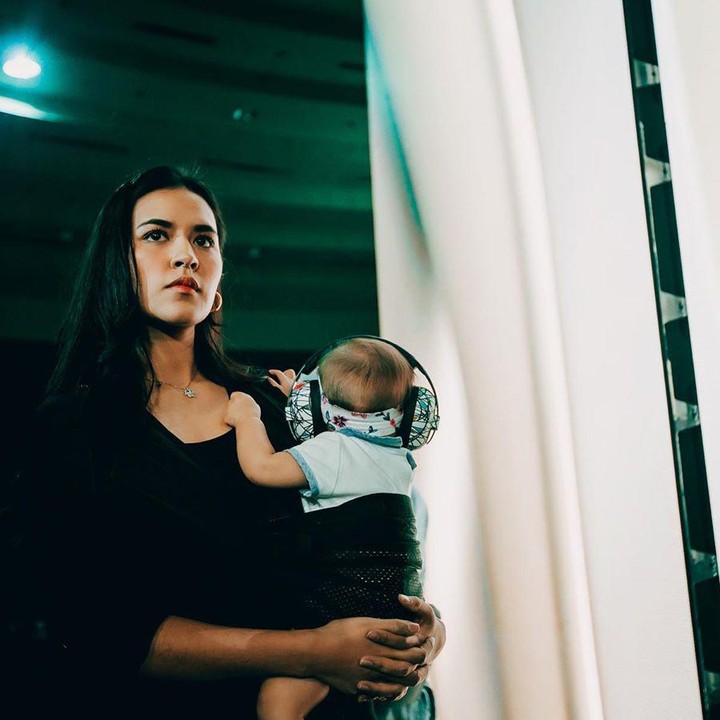 <p>Raisa Andriana mengunggah ilustrasi spesial yang menggambarkan dirinya dan putrinya, Zalina di Instagram. Ia menyebut empat lagu karyanya terinspirasi dari sosok ibunda dan pengalamannya menjadi seorang bunda. "Entah berapa banyak lagi inspirasi dan emosi yang akan aku pelajari kedepannya. I'm proud of my Mother and proud of who I am as a Mother.. Most of all, I'm always gonna be a supportive voice to other Mamas out there! Selamat hari Ibu!"</p>