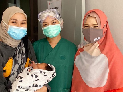 Alami Fimosis, Anak Zaskia Adya Mecca Disunat Saat Masih Berusia 15 Hari