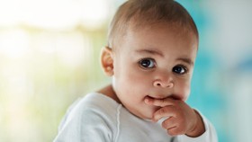 5 Cara Agar Anak Tak Lagi Mengisap Jari