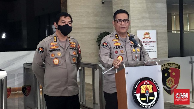Bareskrim resmi menetapkan pengunggah foto kolase Wapres Ma'ruf Amin yang disandingkan dengan bintang film porno 'Kakek Sugiono', sebagai tersangka.