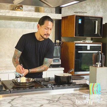 Berpenampilan Sangar, Ternyata Chef Juna Pernah Membuat 5 Wanita Ini Jatuh Hati Padanya