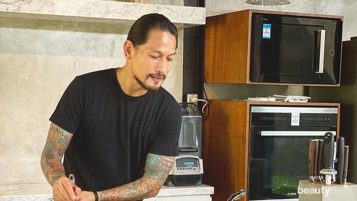 Berpenampilan Sangar, Ternyata Chef Juna Pernah Membuat 5 Wanita Ini Jatuh Hati Padanya