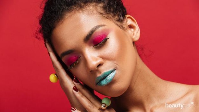 Bingung Menentukan Eyeshadow Palette yang Cocok Untuk Kulit Gelap? Coba Produk Ini Aja!