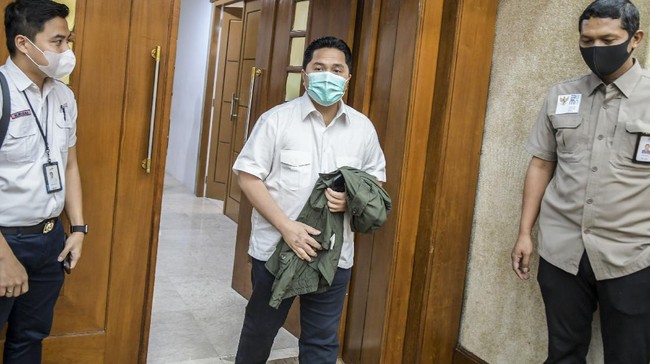 Ketua Pelaksana Komite Penanganan Covid-19 Erick Thohir mengancam menutup sementara pabrik yang tidak menerapkan protokol kesehatan.