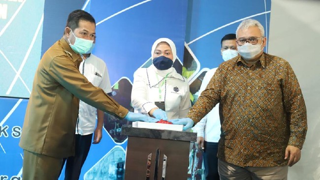 Kemnaker membagikan 1,6 juta produk alkes hasil produksi pelatihan kerja di BLK seluruh Indonesia guna mendukung penanganan pandemi Covid-19.