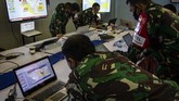 FOTO: Siaga TNI AL, Latihan Tempur Laut di Teluk Jakarta Pasukan TNI AL menggelar latihan tempur laut di perairan Teluk Jakarta dengan mengerahkan artileri berat, belasan helikopter dan pesawat berbagai jenis.