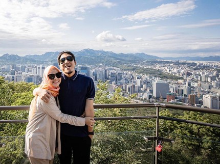 Beda 17 Tahun, Intip 7 Foto Mesra Natasha Rizky & Desta yang Bikin Baper