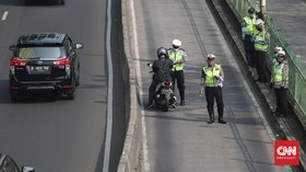 Fortuner Tabrak Polisi Saat Dihentikan karena Melanggar