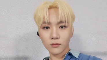 img-title Seungkwan SEVENTEEN Temani Orang Tua Mendiang Moonbin di Coffee Shop