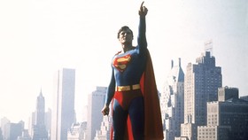 'Clark Kent' Hadir di Rapat Kongres, Media Sosial Gempar