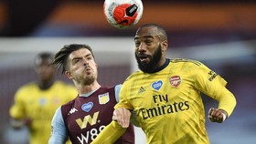 FOTO: Arsenal Terkapar di Markas Aston Villa