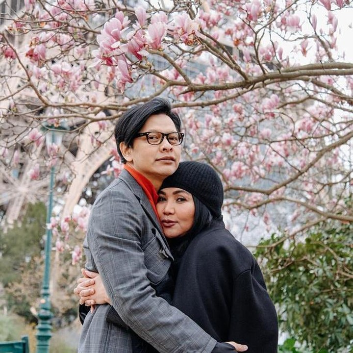 <p>Pasangan Dewi Gita dan Armand Maulana baru merayakan anniversary pernikahan yang ke-30 tahun, Bunda. Momen tersebut berlangsung pada 11 Januari yang lalu.(Foto: Instagram @armandmaulana04) <br /><br /><br /></p>