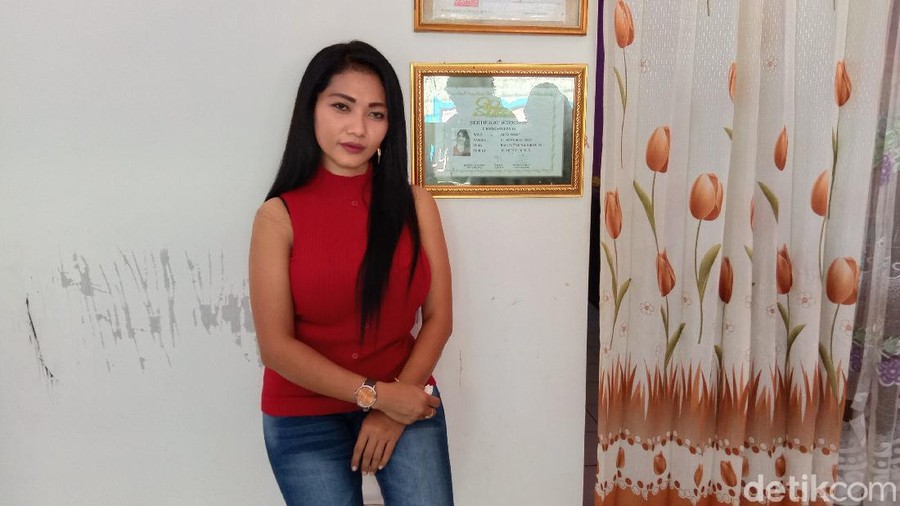 Dewi Rosalia Indah&comma; perempuan yang siap dinikahi pembeli tanah di Kudus&comma; Rabu &lpar;22&sol;7&sol;2020&rpar;&period;