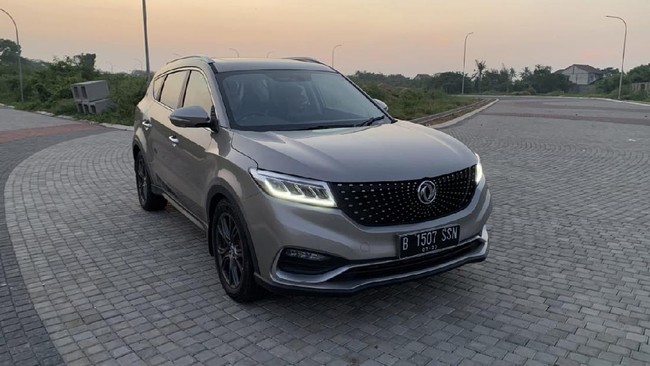 Mobil dengan i-Talk dan fitur lebih canggih dari Glory 580 ini dijual Rp329,6 juta.