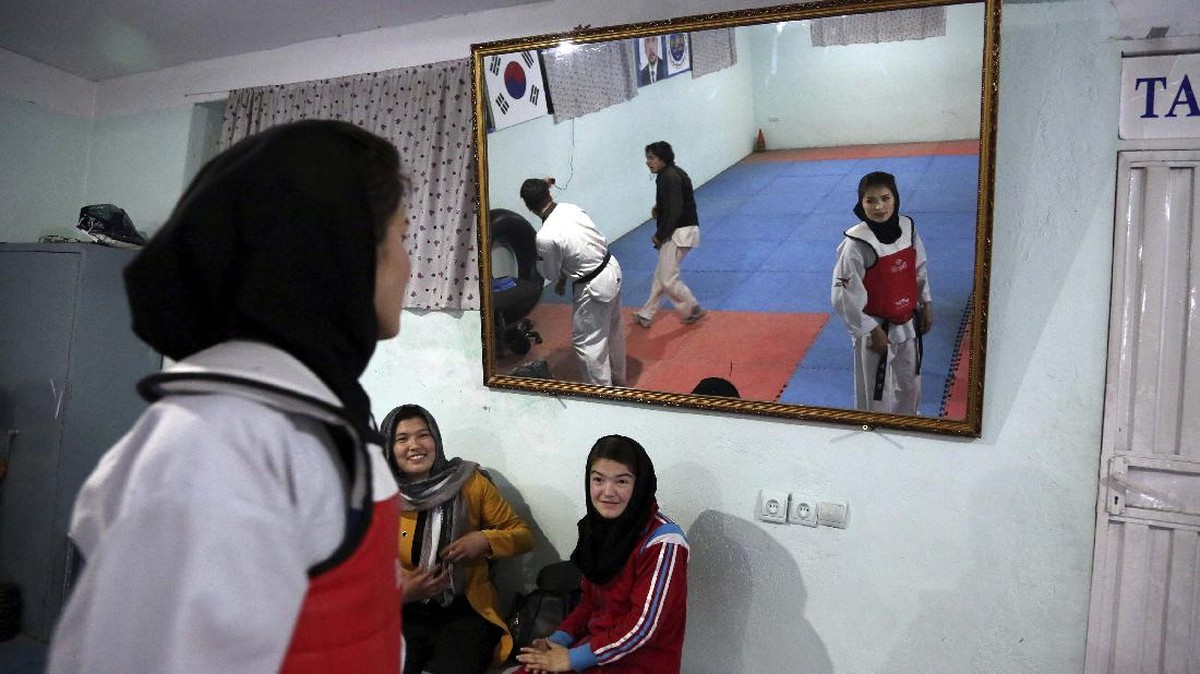 FOTO : Eksistensi Wanita Afghanistan lewat Seni Bela Diri