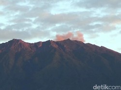 Meski Erupsi, Warga di Lereng Gunung Raung Tetap Beraktivitas
