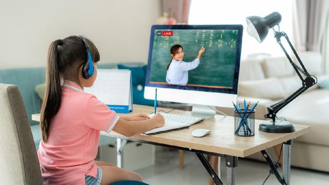 Anak Sekolah Online? Simak Tips Mengawasi Pemakaian Internet yang Tepat