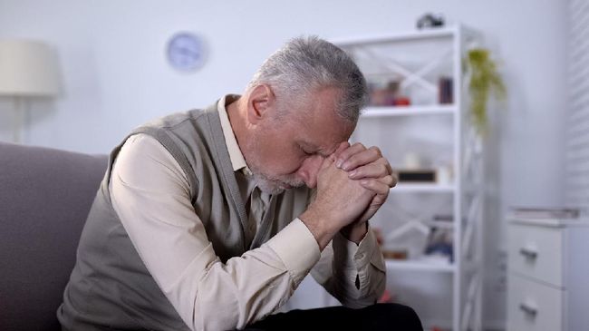 21 September diperingati sebagai Hari Alzheimer Sedunia. Lantas, apa beda Alzheimer dan demensia serta tanda gangguan kognitif yang perlu dikenali?