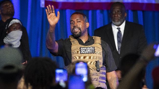 Kanye West kembali meracau soal rencana bercerai dengan Kim Kardashian dan menyebut mertuanya, Kris Jenner, sebagai "Kris Jong-un".