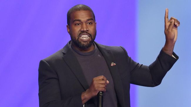 Kanye West sibuk berkampanye saat dua calon presiden AS terkuat, Donald Trump dan Joe Biden, beradu argumen dalam debat publik pada Kamis (22/10).