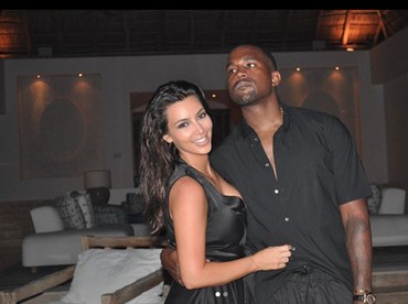 Musim Terakhir 'KUWTK' Fokus Drama Perceraian Kim Kardashian & Kanye West