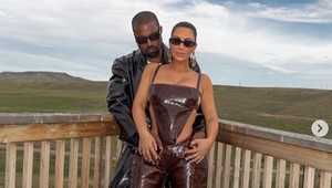 Kim Kardashian Kembali 'Bersanding' dengan Kanye West dan Kenakan Gaun Pengantin Balenciaga! Ada Apa?