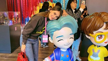 img-title Bukan Fans Kaleng-kaleng, Luna Maya Rela Tempuh Jakarta-AS demi BTS