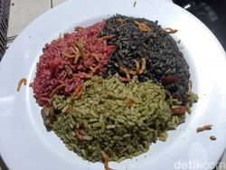 Thole Kitchen Eksis Lewat Nasi Goreng Warna-Warni yang Nyentrik