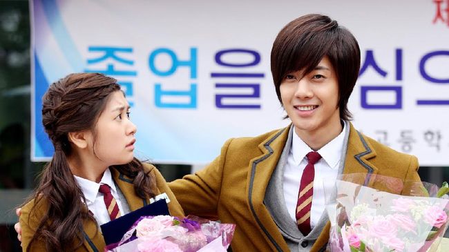 Kehadiran drama Korea bahkan menggeser popularitas drama Taiwan lebih dulu bertengger di televisi. Berikut 5 drama Korea jadul yang pernah tayang di Indonesia.
