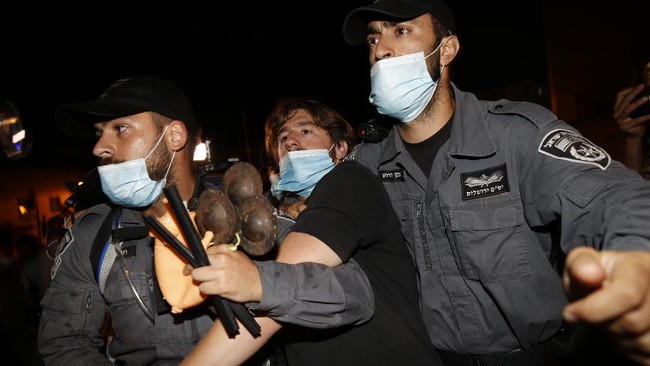 FOTO: Ricuh Demo Tuntut PM Israel Mundur