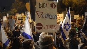 Ribuan Warga Israel Desak PM Netanyahu Mundur