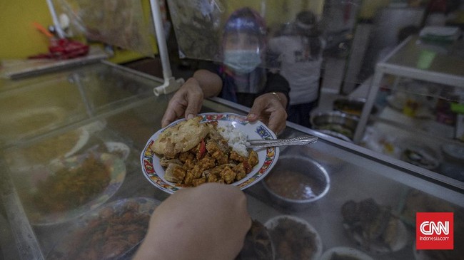 Pemprov DKI Jakarta mewajibkan pelaku usaha, pedagang maupun pengunjung warteg hingga pedagang kaki lima (PKL) harus sudah divaksin.