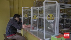 Aturan Baru PPKM: Jokowi Izinkan Makan di Warteg 20 Menit