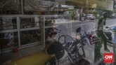 FOTO: Menengok Protokol Kesehatan di Warteg Sejak diterapkannya PSBB transisi di Jakarta, sejumlah unit usaha mulai menerapkan protokol kesehatan, termasuk di antaranya Warteg Ellya di kawasan Cilandak.wa
