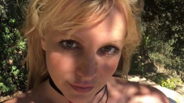 Wajah Britney Spears tanpa makeup.