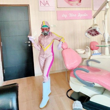 Viral! Dokter Gigi di Malang Pakai APD Seksi dan Bikin Salah Fokus