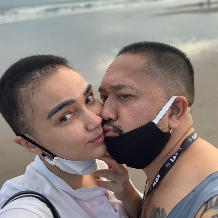 Franky bahkan ikut memangkas rambutnya mirip Feby lho. (Foto: Instagram @febyfebiola)