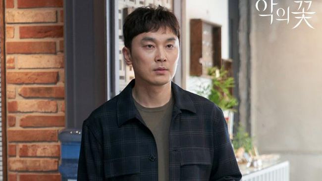 Produser Yoon Sang-won mengungkapkan beberapa hal yang harus diperhatikan penonton jelang akhir episode drama Flower of Evil.