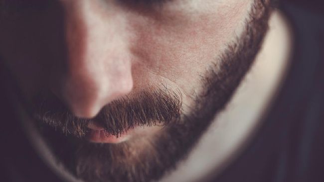 Kumis dan janggut jadi simbol kejantanan. Beberapa cara bisa dilakukan untuk menumbuhkan kumis dan janggut dengan cepat.