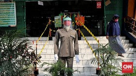 FOTO: Aktivitas Warga DKI di Tengah Rekor Positif Covid-19