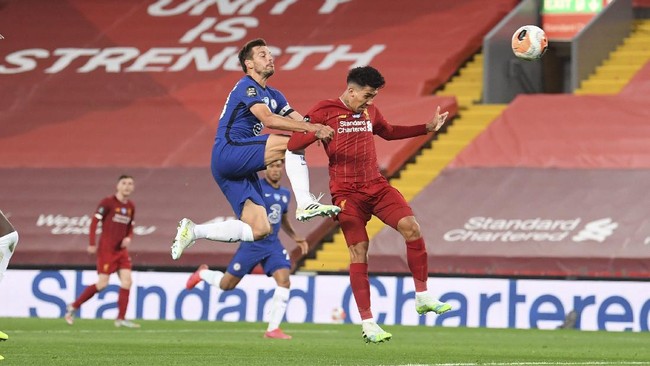 Musim ini Chelsea mendatangkan enam pemain baru, sedangkan Liverpool hanya mendatangkan satu nama baru di posisi bek kiri.