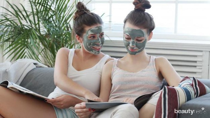 Mau Kulit Glowing Selama di Rumah? Coba DIY Masker dari Bahan Alami Ini!
