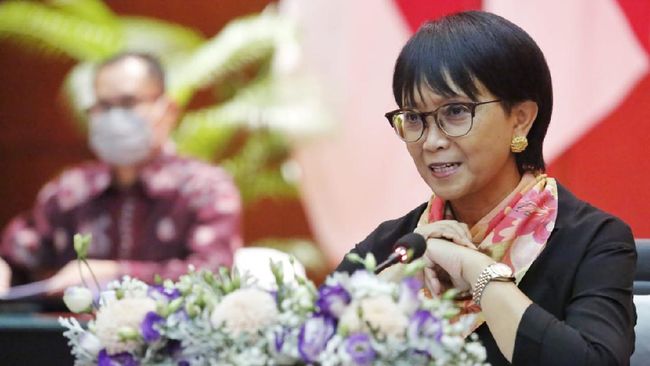 Menteri Luar Negeri, Retno Marsudi mengaku tidak pernah bermimpi akan duduk sebagai menteri. Begini perjuangannya sebagai ibu, istri, sekaligus wanita karier.