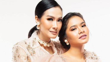 img-title Reaksi Iis Dahlia Saat Salshadilla Juwita Dituding Suka Nyinyir karena Keturunan Dirinya