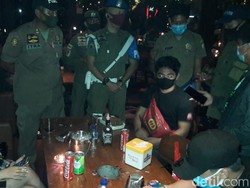 Satpol PP Makassar Razia Tempat Hiburan Malam, Seluruh Pengunjung Rapid Test