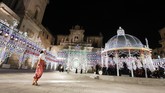 FOTO: Show Perdana Pandemi Dior Tanpa Penonton Rumah mode Dior menggelar fashion show di Piazza del duomo di Lecce, Italia. Namun show ini digelar tanpa penonton.