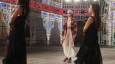 FOTO: Show Perdana Pandemi Dior Tanpa Penonton Rumah mode Dior menggelar fashion show di Piazza del duomo di Lecce, Italia. Namun show ini digelar tanpa penonton.